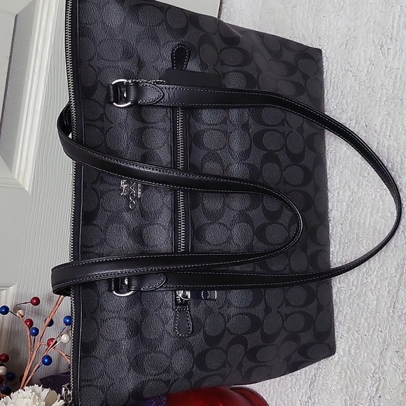 Coach Signature Gallery Tote